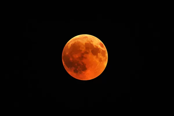Março terá dois eclipses e o desaparecimento dos anéis de saturno