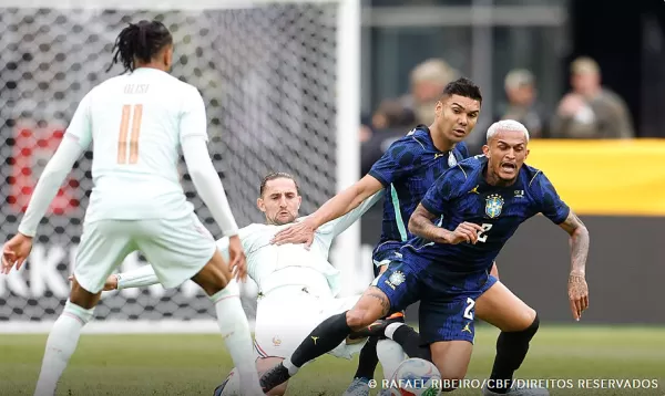 Amistosos da Copa do Mundo: com um a mais em campo, Brasil ainda perde para a França