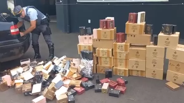 Contrabando de perfumes árabes é apreendido pela Polícia Rodoviária em Marília