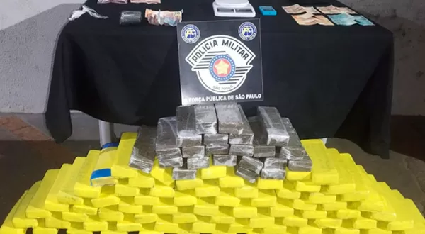 Homens são presos trazendo 74 quilos maconha do Paraguai