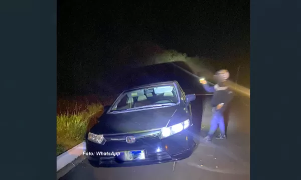 Carro furtado em Marília é encontrado "depenado"