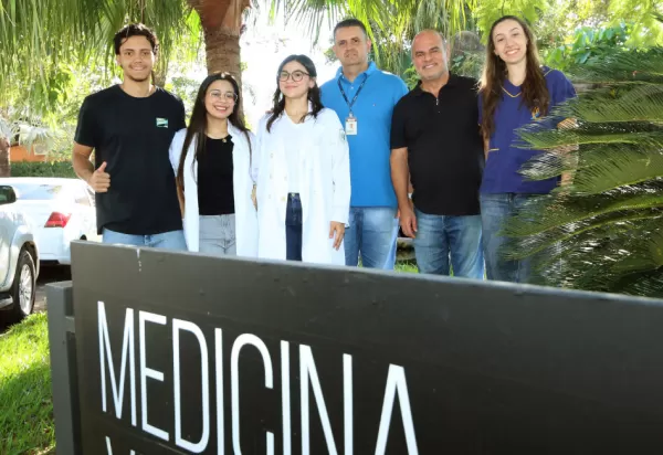 Projeto de extensão da Medicina Veterinária da Unimar orienta tutores sobre os cuidados com cães e gatos