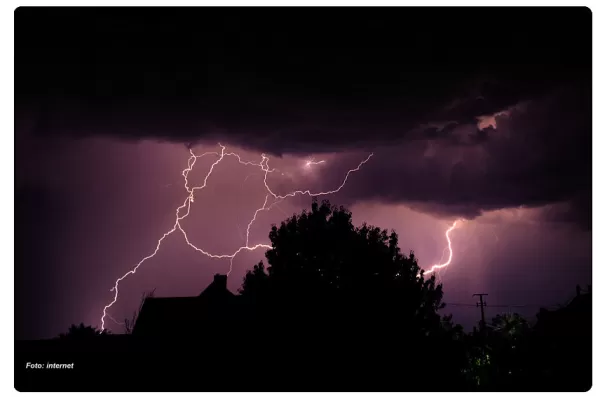 Temporal provoca mais de 12 mil raios na região; Defesa Civil mantém alerta em Marília