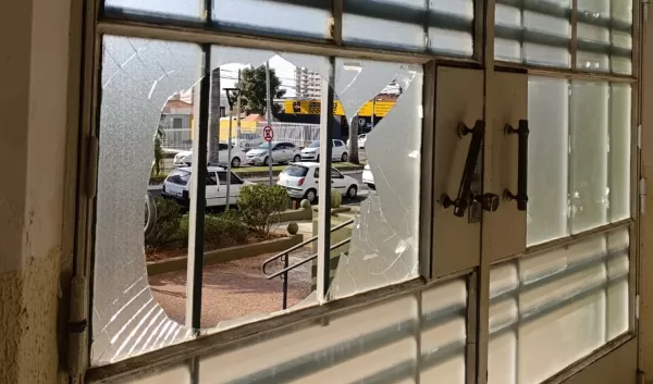 Polícia tenta identificar mulher que invadiu Complexo Cultural em Marília