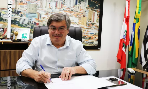 Prefeito Daniel embarca para Portugal em missão oficial para convênios e intercâmbio