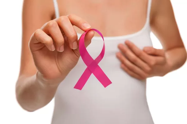 Prótese de silicone aumenta o risco de câncer de mama?