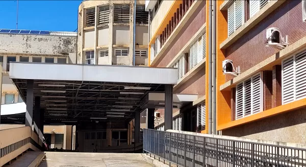 Jornalista baleado pelo próprio filho segue internado no HC em Marília