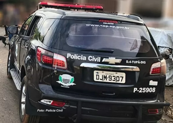 Funcionária é presa pela Polícia Civil suspeita de desviar dinheiro de empresa, na região