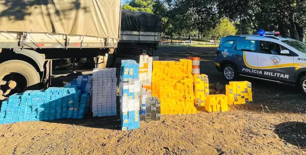 Polícia rodoviária intercepta carretas transportando carregamentos de remédios para emagrecimento e celulares