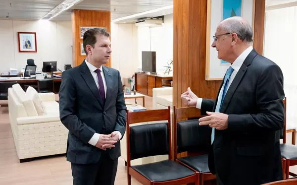 Fernando Itapuã se reúne com o vice-presidente Geraldo Alckmin em Brasília e amplia articulação por investimentos para Quintana e região 