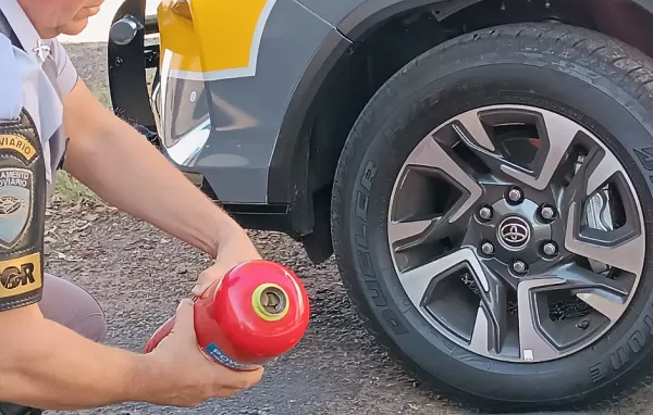 Boliviano é preso em Marília com pasta base de cocaína escondida em extintor