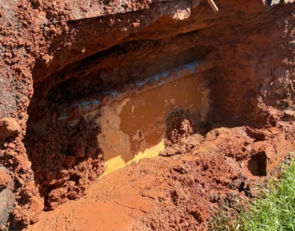 Rompimento de adutora pode deixar alguns bairros sem água em Marília