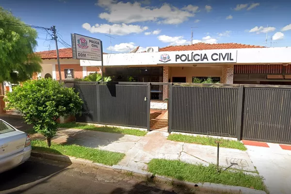 Moça denuncia empresário de assédio durante entrevista de emprego 