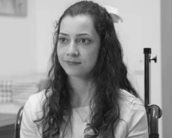 Jovem de 25 anos consegue autorização para eutanásia após anos de disputa judicial