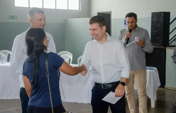 Prefeito Fernando Itapuã aquece a economia de Quintana com novos benefícios aos servidores