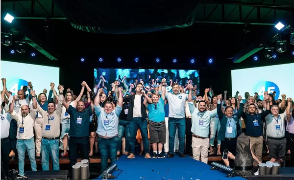 Líder na pesquisa, Vinicius registra a sua candidatura a prefeito de Marília e anuncia lançamento do Programa de Governo