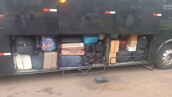 TOR intercepta ônibus com 90 volumes de mercadorias do Paraguai