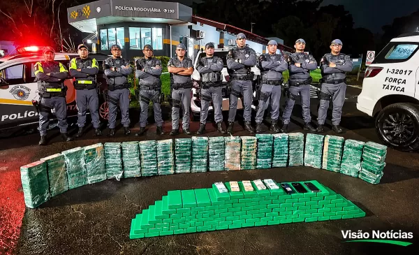 Operação apreende mais de 323 kg de cocaína e crack e R$ 50 mil