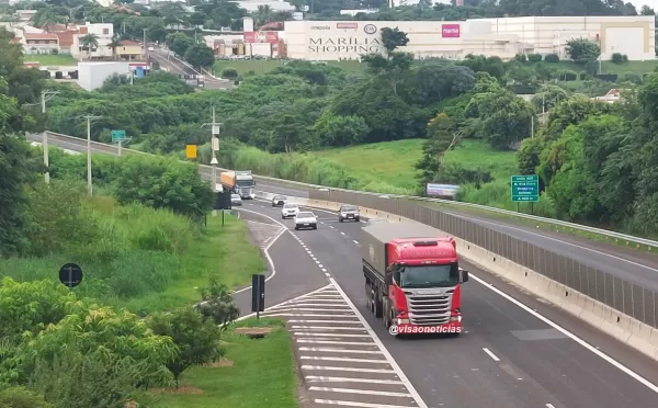 Caminhoneiro é assaltado e mantido refém de criminosos após cair no golpe de falso frete 