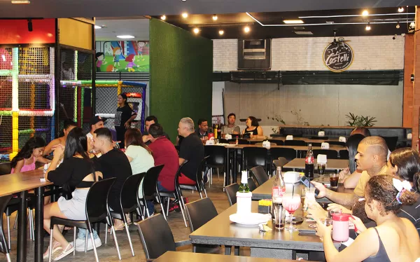  Confraternização de fim de ano de sua família, amigos e de empresas é na Castelli Pizzaria