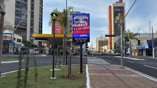 Prefeitura firma parceria com Unimed para instalação de relógio digital no centro de Marília