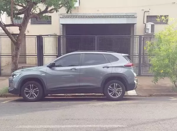 Menino de três anos morre após ser esquecido dentro do carro pela tia