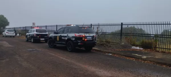 Dupla se apresenta à polícia e confessa assassinato de homem em Marília