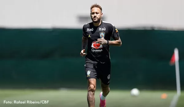 Torcida Campeã: Neymar vai a campo pela primeira vez em treino da seleção brasileira