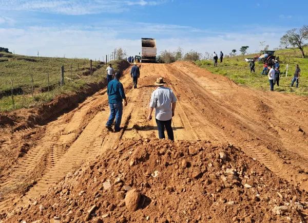 Período de chuva: Marília reforça a recuperação das estradas rurais