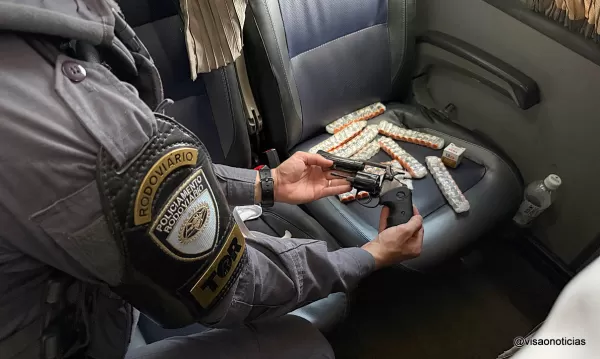 Casal é preso pela Polícia Rodoviária com anabolizantes, remédios para emagrecer e arma