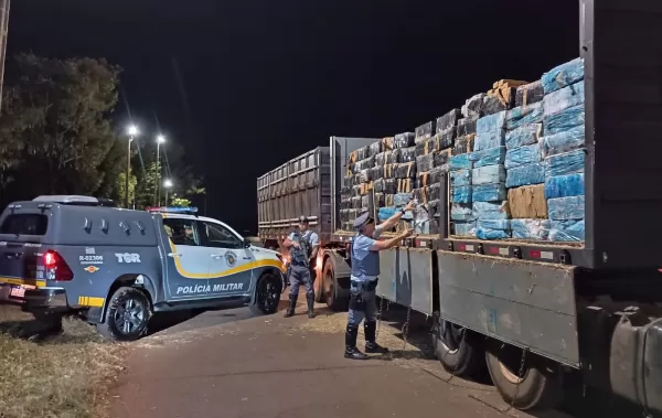 Polícia Rodoviária apreende quase duas toneladas de maconha em carga de feno