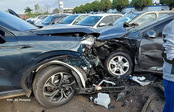 Motorista passa mal ao volante e provoca acidente envolvendo sete veículos na SP-294