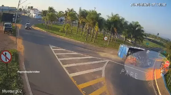 Caminhão tomba e carga atinge estudantes em Vera Cruz