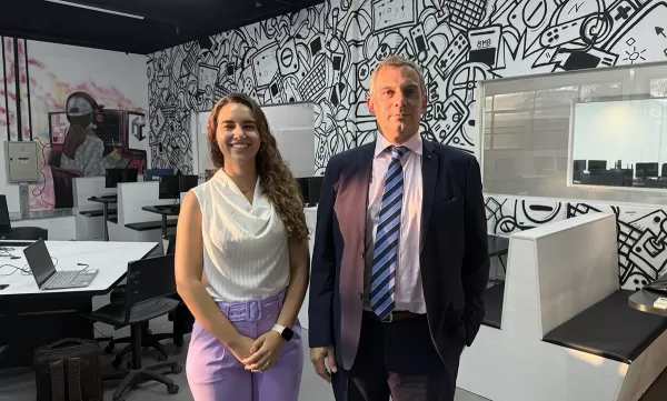 Acadêmica do curso de Direito da Unimar é a primeira a participar de Programa de Doutorado Sanduíche no exterior e leva pesquisa jurídica ao Uruguai