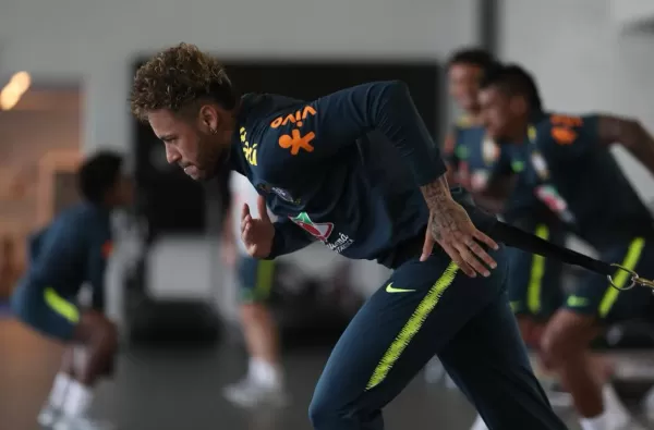 Neymar é o quarto atleta do futebol mundial que mais foi desfalque por lesão