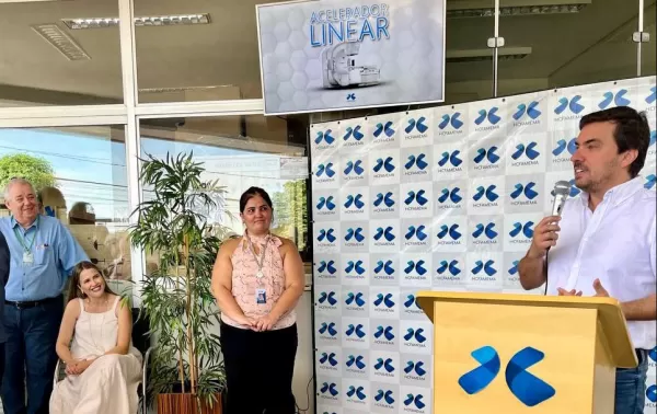 Saúde: Vinicius Camarinha e Paloma Libânio entregam novo Acelerador Linear para a Oncologia do HC