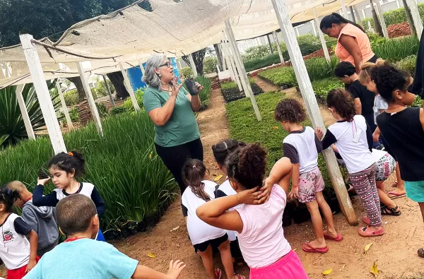 Crianças da Emei em Marília conhecem o trabalho da Secretaria Municipal da Agricultura