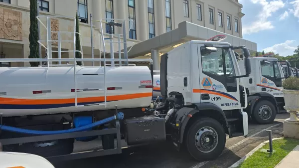 Defesa Civil de Marília recebe do Estado caminhão-pipa para reforçar atuação no Município