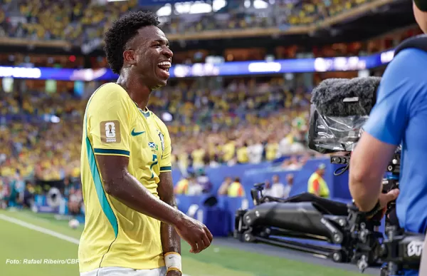 Brasil faz melhor partida na Copa, garante classificação e a torcedores fazem a festa em toda região!