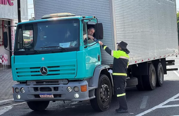 Emdurb realiza em Marília ação de conscientização no dia do Motorista