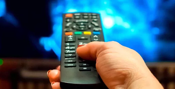 Uso de internet na TV salta de 7% para 63% em 10 anos no Estado