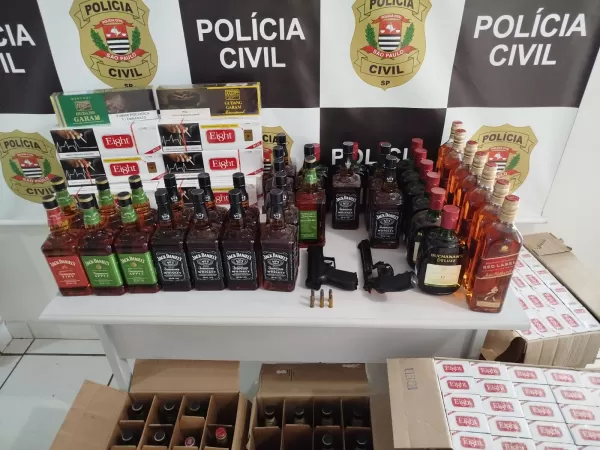 Polícia Civil faz nova fase da operação operação Cálice de Troia apreende bebidas suspeitas de adulteração, cigarros e até armas
