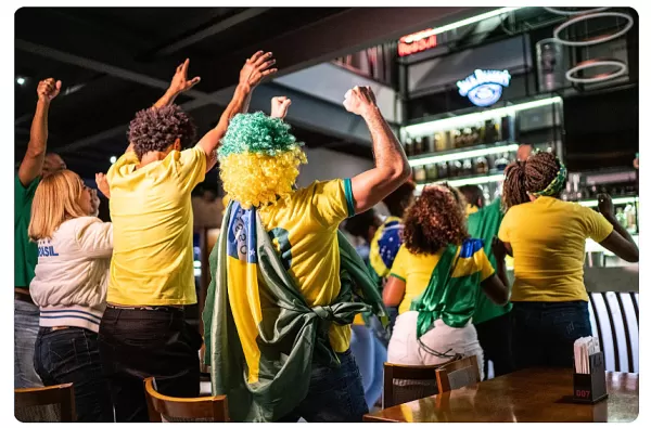 De virada dá mais emoção! Brasil avança na Copa do Mundo