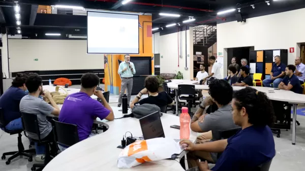Alunos de TI da Unimar participam de palestra sobre Empreendedorismo e Startups com CEO Marco Antonio Vasquez