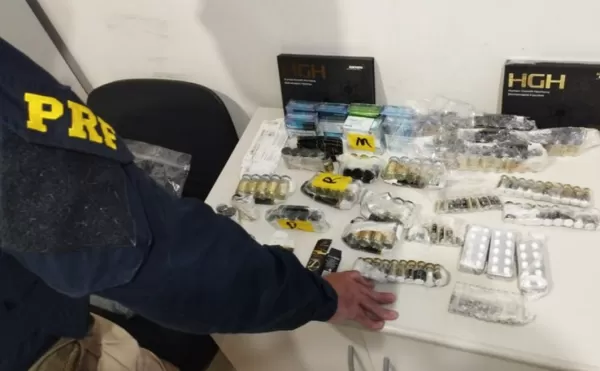 PRF apreende anabolizantes e hormônios em carro com sacoleiros na BR-153