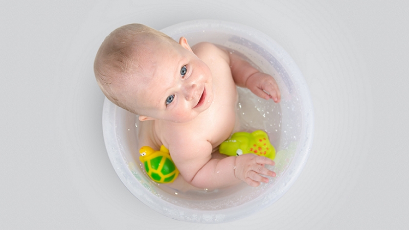 Veja Dicas Para Dar Banho De Balde No Bebe Visao Noticias Informacoes De Marilia E Regiao