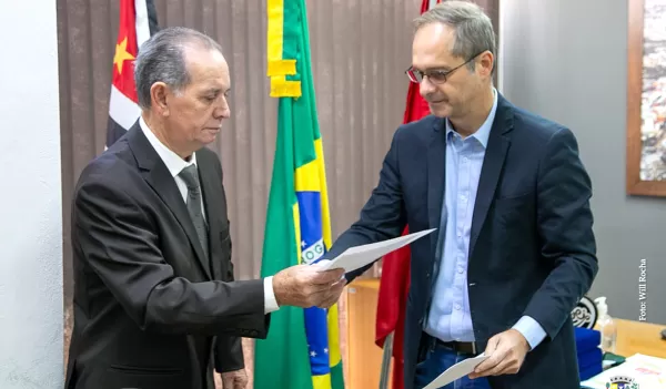 Albuquerque toma posse como vereador em Marília. Delegada Rossana recorre ao TRE para permanecer no cargo