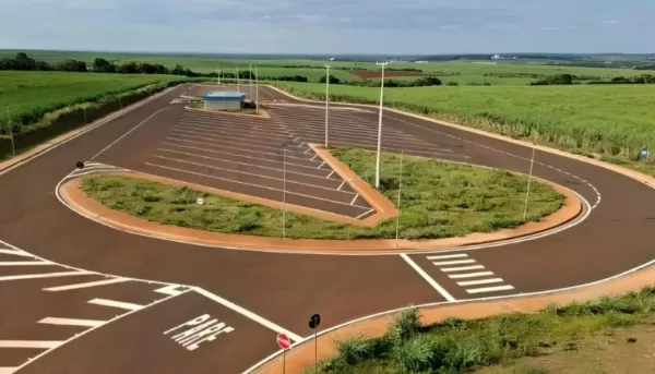 Eixo SP realiza ouvidoria itinerante em ponto de parada na SP-294