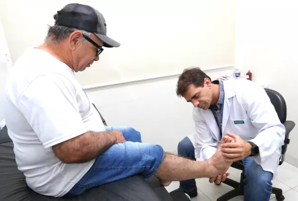 Parceria entre o Hospital Beneficente Unimar e a Prefeitura de Tarumã garante atendimentos ortopédicos e reduz fila de espera no município