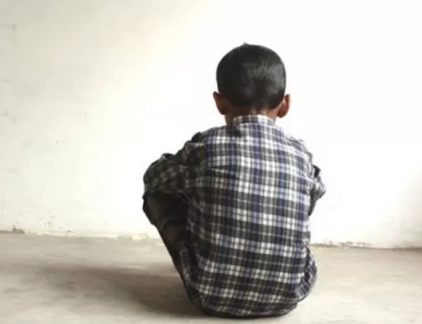 Mãe deixa cinco crianças sozinhas em casa 